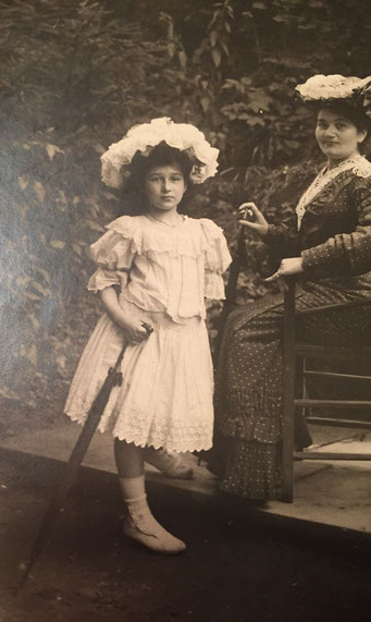 Elise Hofmann and her daughter Gertrude, ca. 1902 | © Karen Levi