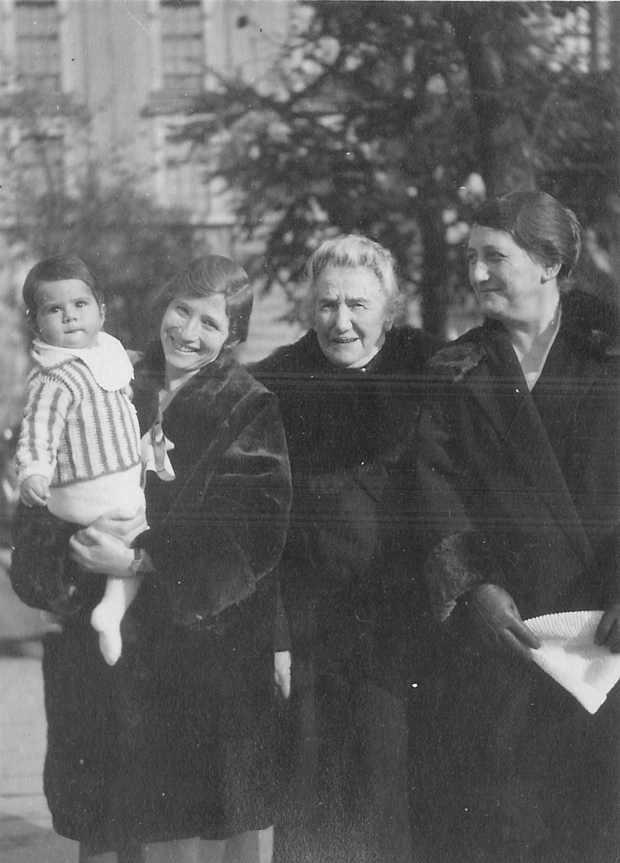 Felix Rosenthal, Anny Rosenthal (née Springer), Rebekka Maier (née Schwab), Dorline Springer (née Maier), winter 1925/26 © Rosenthal-Springer-Archive