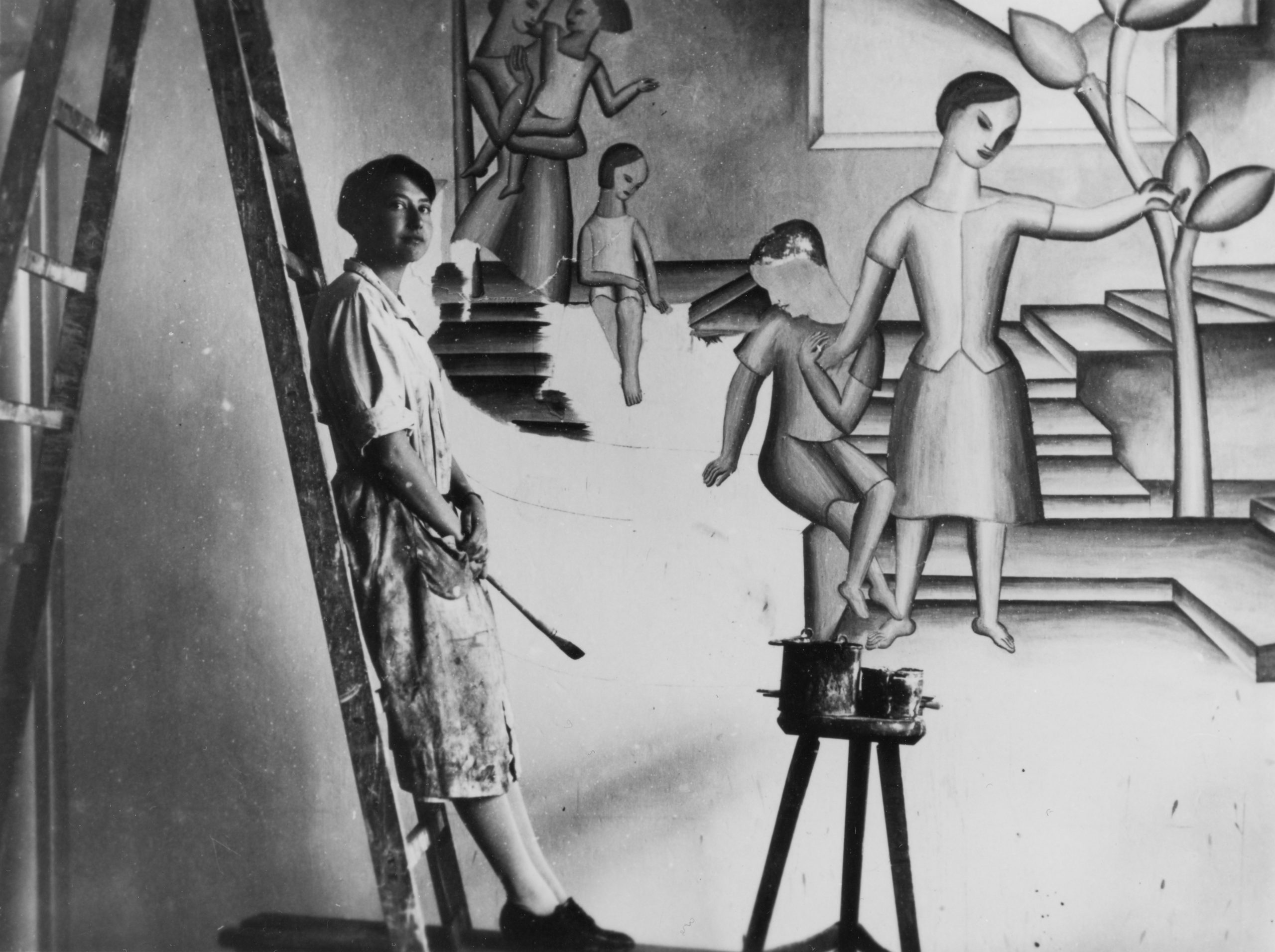 Elisabeth Springer at work on a wall painting (undated), © Rosenthal-Springer-Archive