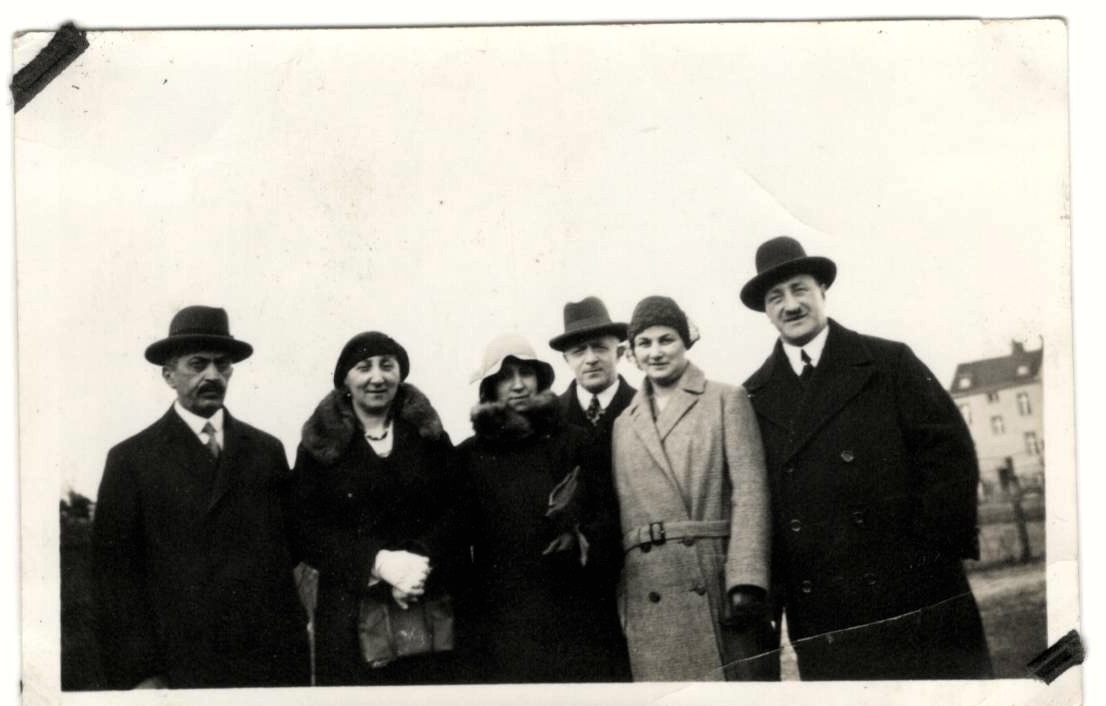 Max und Else Simon geb. Stargardt (links), mit ihrer Tochter Helga und dem Schwiegersohn Hugo Kaufmann (rechts). In der Mitte Elses Schwester Frida mit ihrem Mann Willi Kastan. |  © Claudia Samter