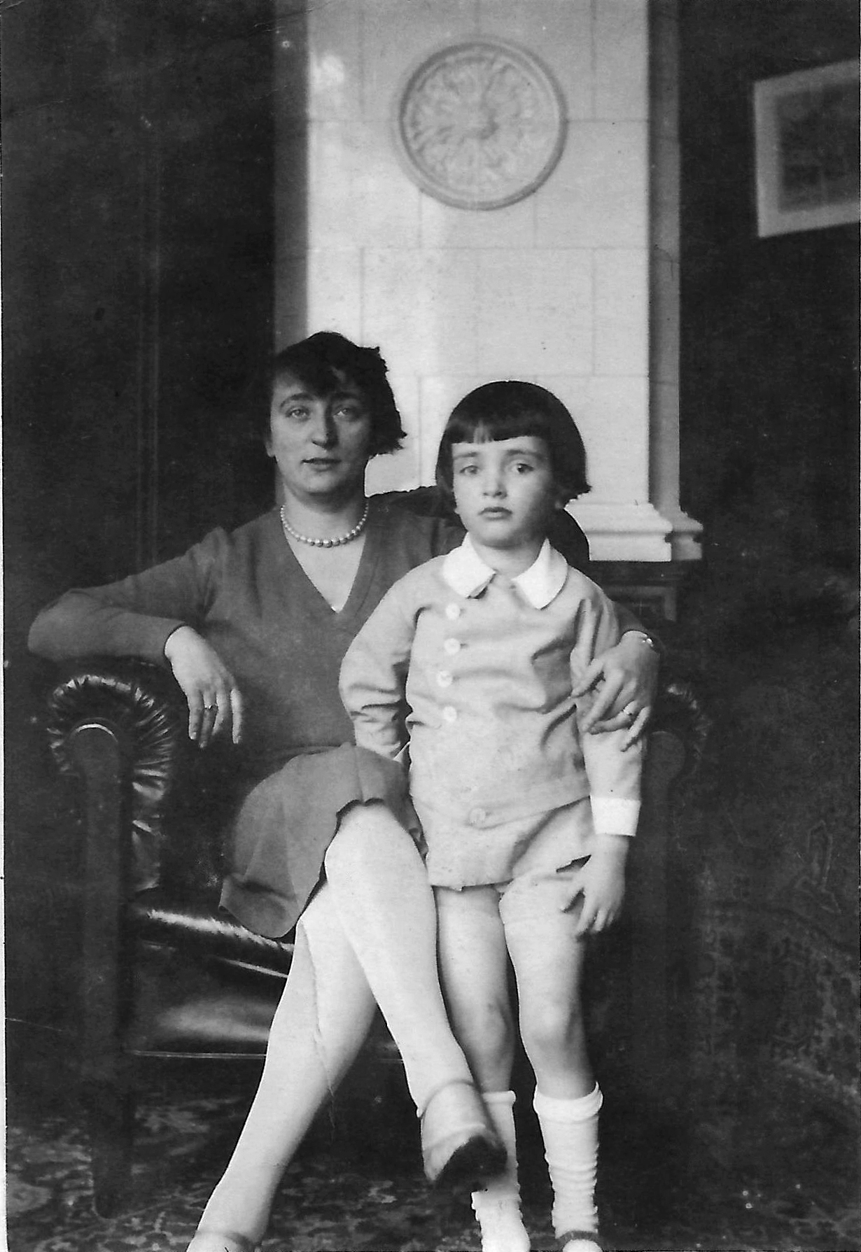 Steffi Wittenberg (geb. Hammerschlag) mit Ihrer Mutter Margot , ca. 1931 | © privat