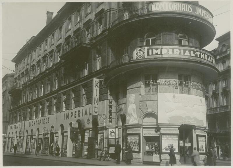 Das Imperial-Theater, 1933 Ab 1907 befand sich hier eines der größeren Filmtheater Münchens mit 450 Plätzen, 1922 hatte hier der erste „echte“ Tonfilm der Stadt Premiere. Quelle: Stadtarchiv München, FS-STB-8391