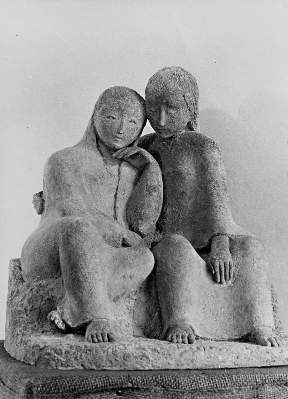 Elisabeth Springer, Frauen im Gespräch, Zement?, undatiert 1936 nahm Elisabeth Springer an der „Reichsausstellung jüdischer Künstler im Jüdischen Museum Berlin“ teil und zeigte mehrere Skulpturen, die nur durch dort entstandene Fotos bekannt sind. „Man nimmt von den Kunstwerken der Elisabeth Springer schwer Abschied.“ (Weltmann 1937) Quelle: Familienbesitz – © Rosenthal-Springer-Archiv Erstellt von: Abraham Pisarek